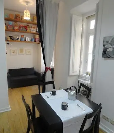 Low Cost Cinema Apartment Lisbon