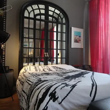 Apartment Low Cost Cinema