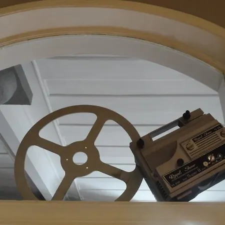 Low Cost Cinema Apartment Lisbon